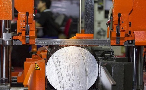 古镇镇立式金属带锯床切削出现跑带故障解决方法！